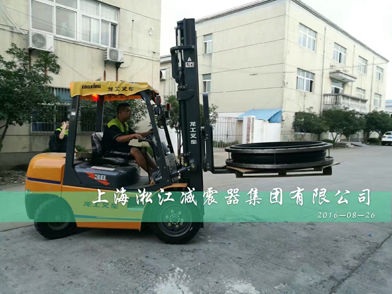 温州某污水处理厂采购淞江集团DN1200橡胶软接头